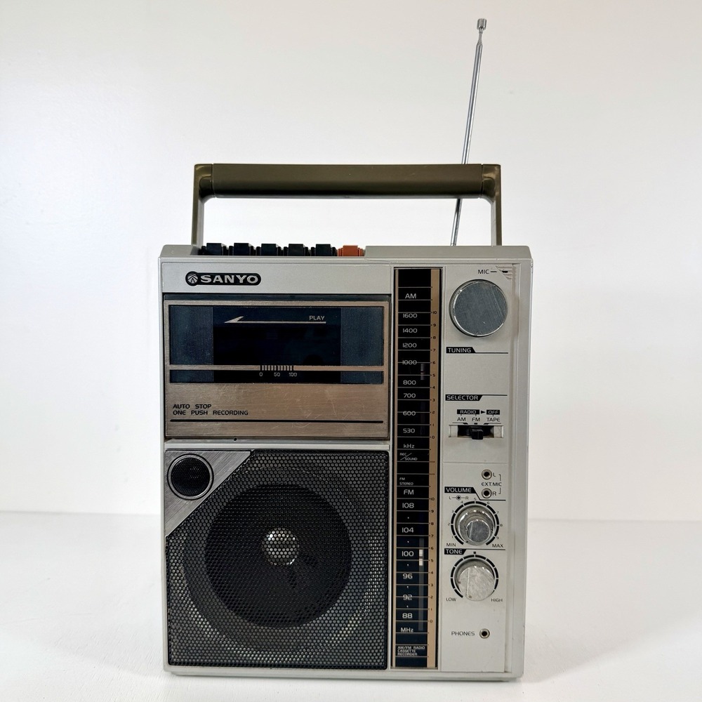 Vintage Sanyo M9818 Boombox AM/FM Radio Cassette Player Retro Prop Repair READ